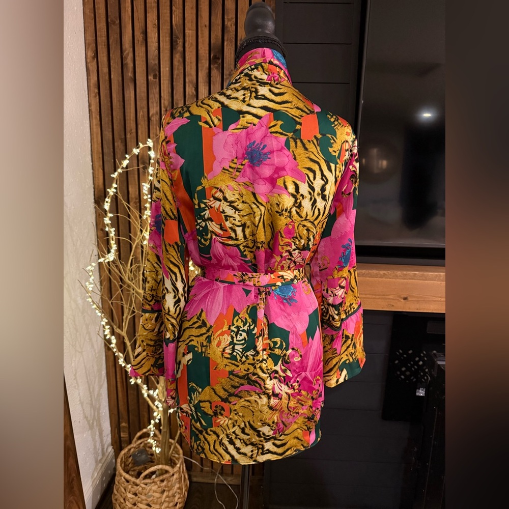 Pink Satin Robe with Green Accents - Picture 3 of 7